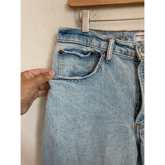 Abercrombie & Fitch The 90s Baggy Low Rise Light Wash Denim Jeans Size 10R - Picture 8 of 10